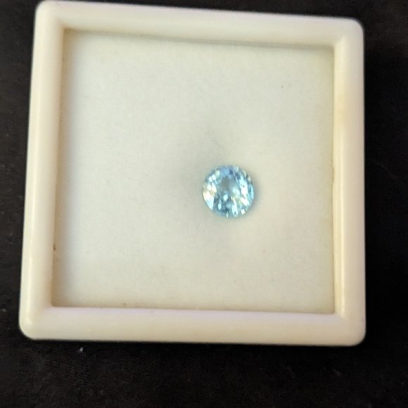 Large single light blue sky blue zircon - Picture 3 of 3